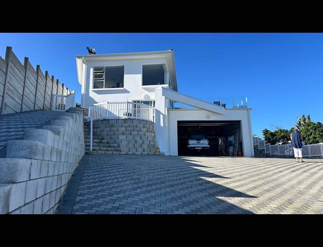 5 BEDROOM HOUSE FOR SALE IN DANA BAY